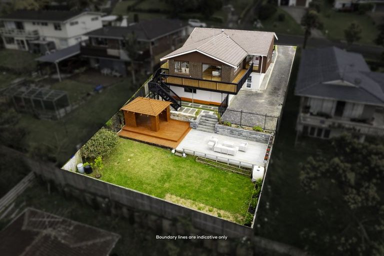 Photo of property in 23 Ravenwood Drive, Forrest Hill, Auckland, 0620