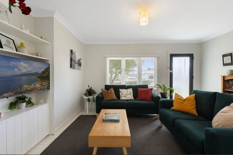 Photo of property in 32 Bellevue Road, Brookfield, Tauranga, 3110