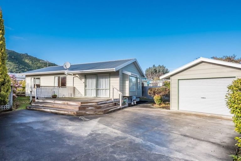 Photo of property in 37 Parata Street, Waikanae, 5036