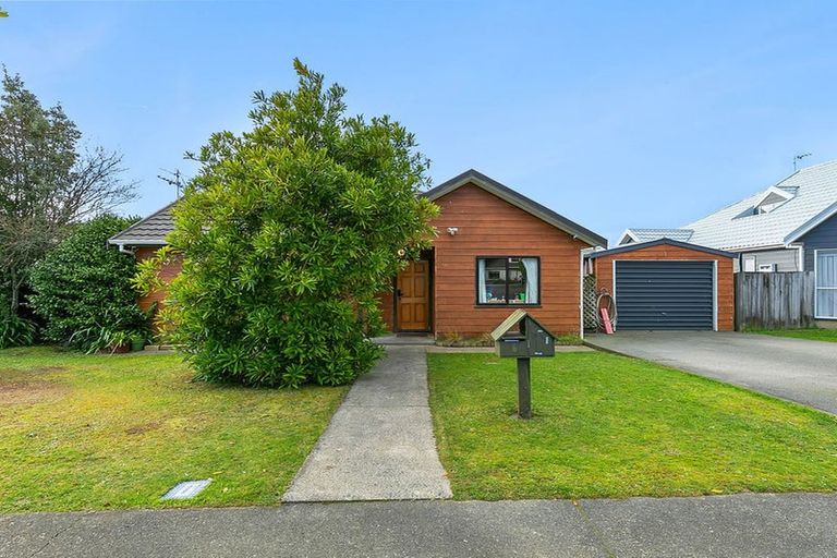 Photo of property in 6 Westridge, Camborne, Porirua, 5026