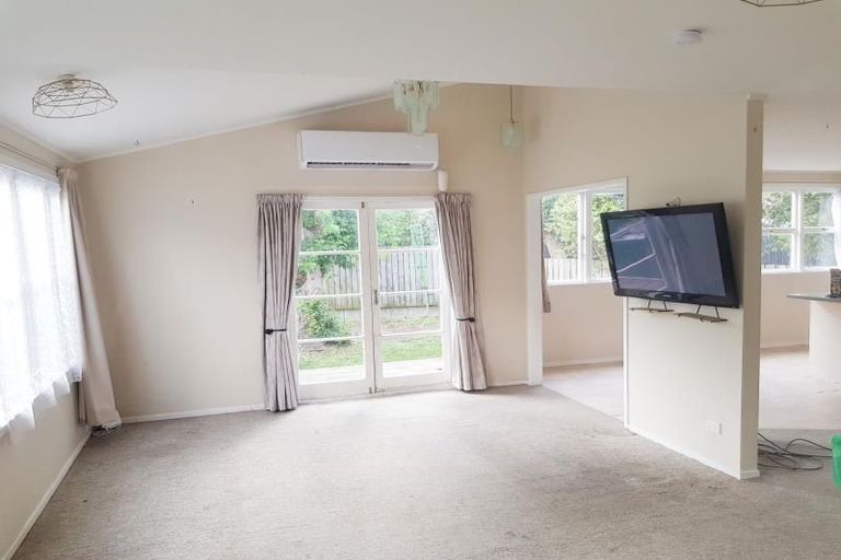 Photo of property in 2/12 Doment Crescent, Orewa, 0931
