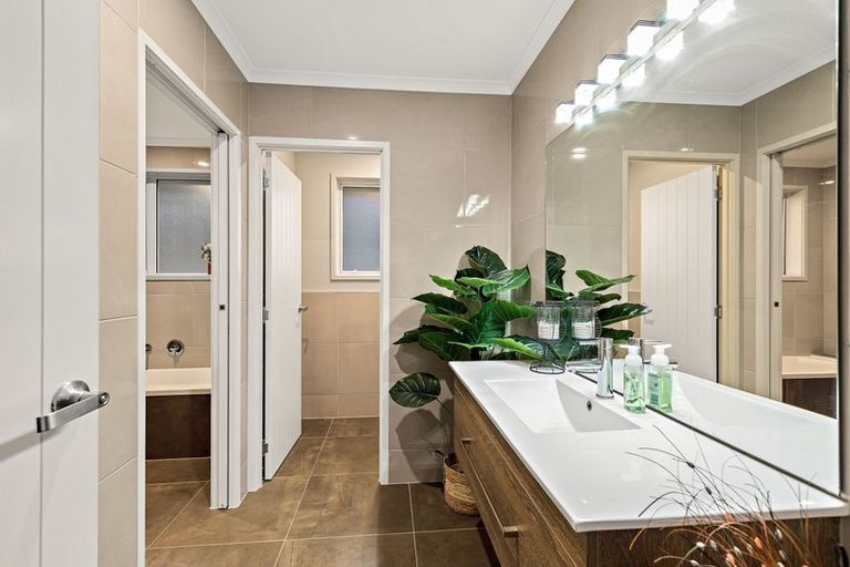 Photo of property in 15 Kohia Way, Huapai, Kumeu, 0810