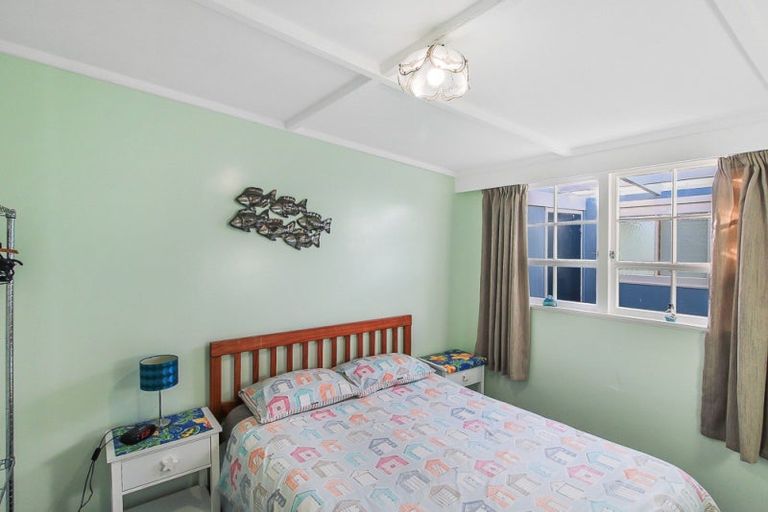 Photo of property in 2 Hennessy Street East, Foxton Beach, Foxton, 4815
