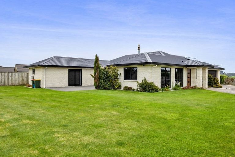Photo of property in 14 Larlin Drive, Hawera, 4675
