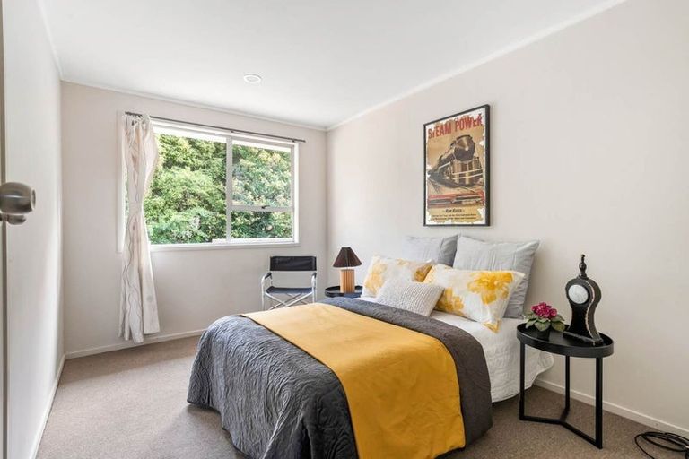 Photo of property in 39 Onedin Place, Titirangi, Auckland, 0604
