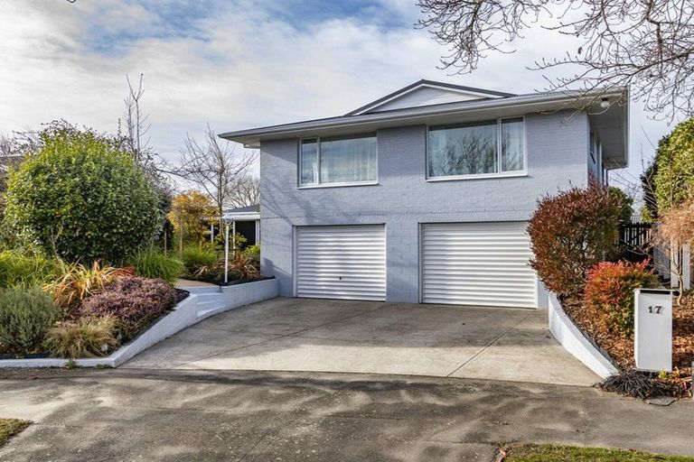 Photo of property in 17 Hillcrest Place, Avonhead, Christchurch, 8042