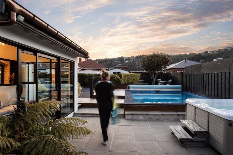 Photo of property in 215 Bay View Road, Saint Clair, Dunedin, 9012