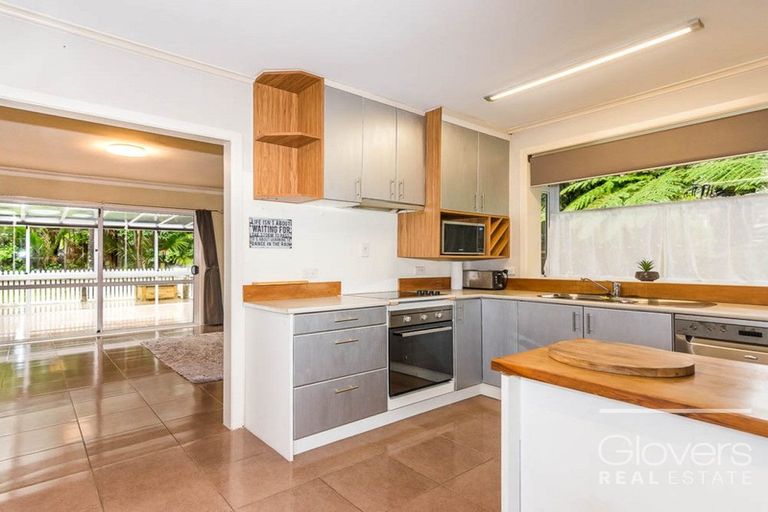 Photo of property in 21 Ngaio Road, Titirangi, Auckland, 0604