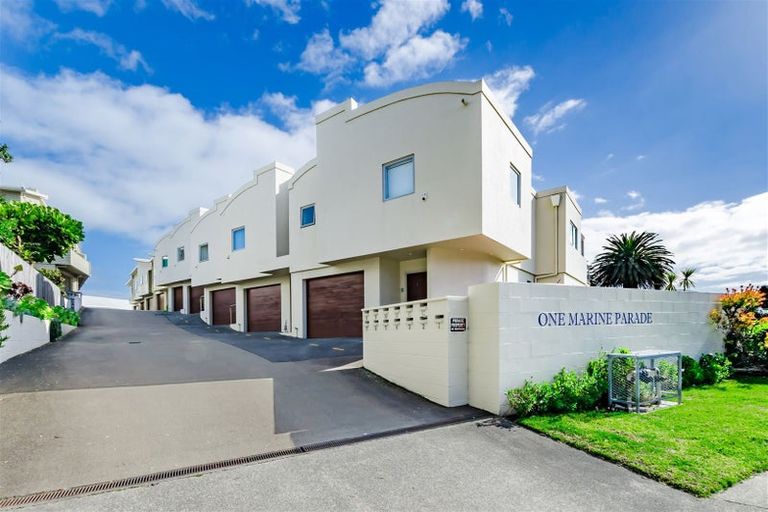 Photo of property in 4/1 Marine Parade, Paraparaumu Beach, Paraparaumu, 5032