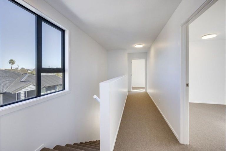 Photo of property in 1204b Norfolk Crescent, Mayfair, Hastings, 4122