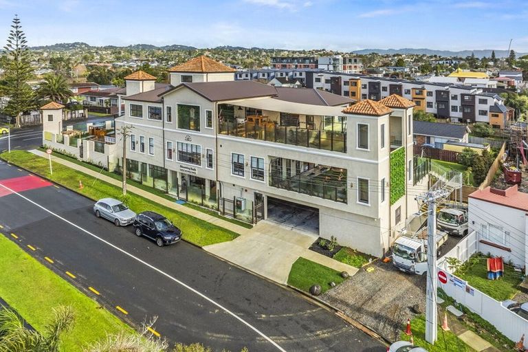 Photo of property in 3145 Great North Road, New Lynn, Auckland, 0600