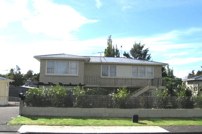 Photo of property in 13 Bayside Avenue, Te Atatu Peninsula, Auckland, 0610