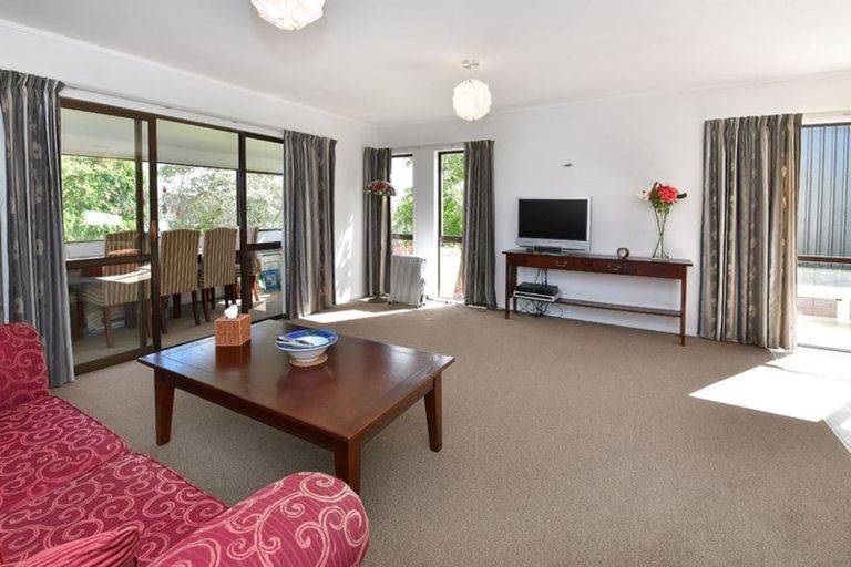Photo of property in 14 Melandra Road, Stanmore Bay, Whangaparaoa, 0932