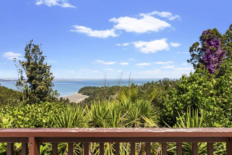 Photo of property in 6 Otitori Bay Road, Titirangi, Auckland, 0604