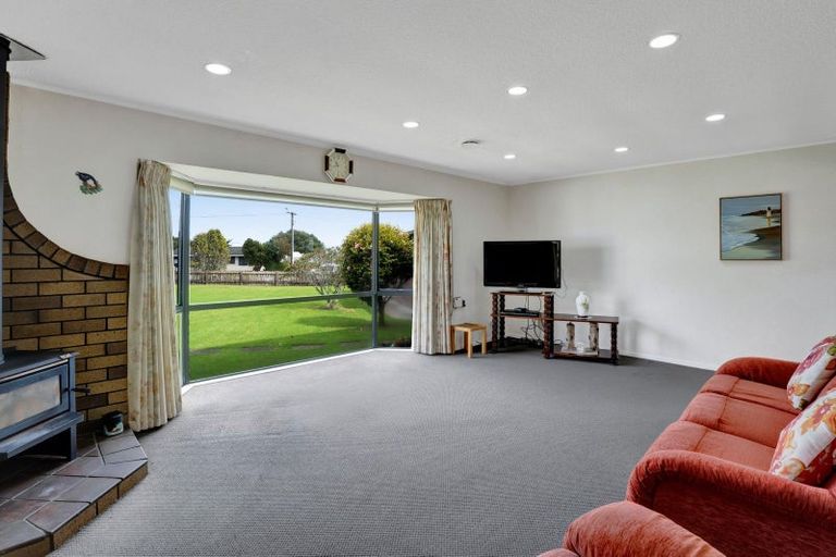Photo of property in 16 Hussey Street, Oakura, 4314
