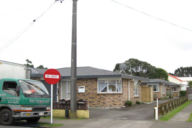 Photo of property in 17 Clemow Road, Fitzroy, New Plymouth, 4312