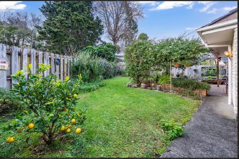 Photo of property in 1/7 Dalkeith Place, Opaheke, Papakura, 2113