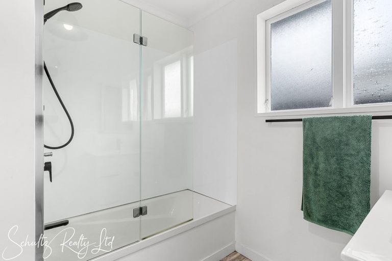 Photo of property in 9 Whaka Street, Maungaturoto, 0520