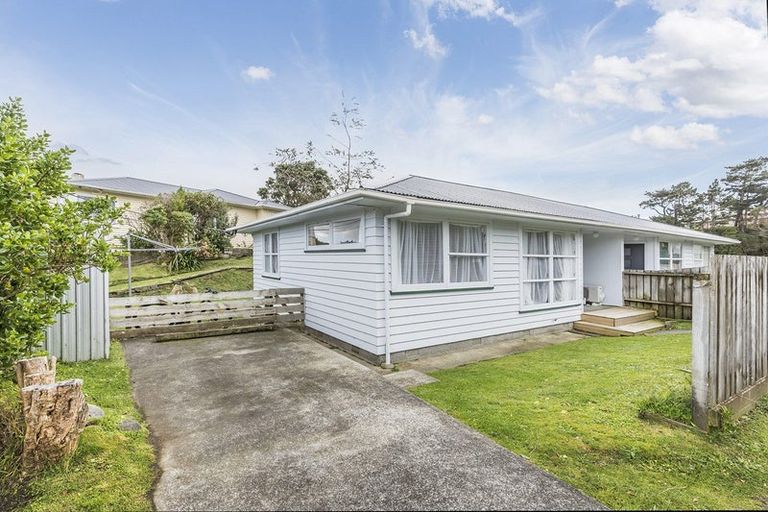 Photo of property in 42b Black Rock Road, Newlands, Wellington, 6037