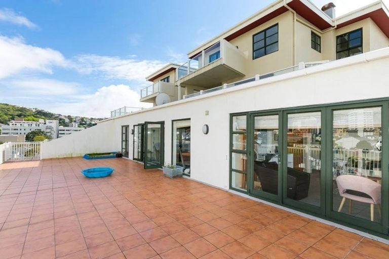 Photo of property in Endeavour Apartments, 125u6 Thorndon Quay, Pipitea, Wellington, 6011