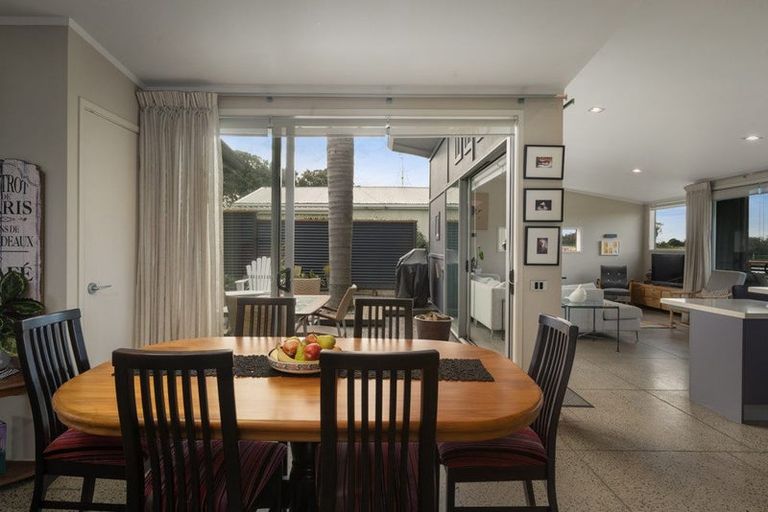 Photo of property in 32 Roretana Drive, Athenree, Waihi Beach, 3177