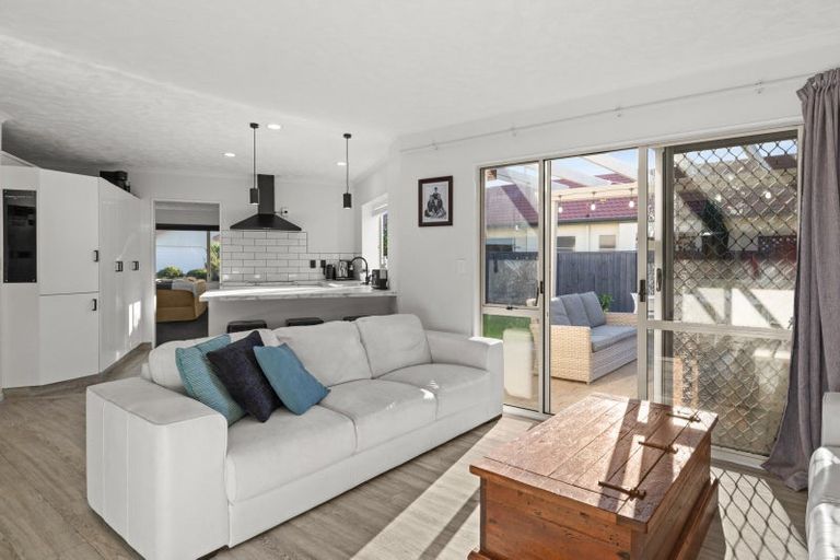 Photo of property in 5 Wilton Row, Taradale, Napier, 4112