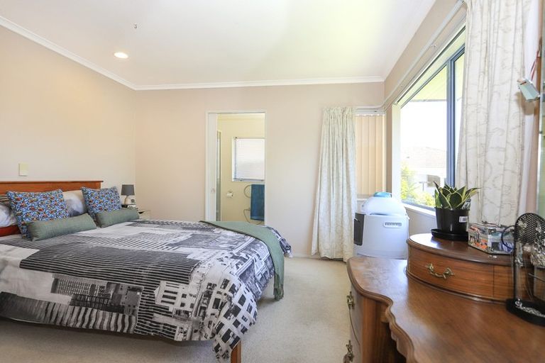Photo of property in 25 Meadowviews Drive, Welcome Bay, Tauranga, 3112