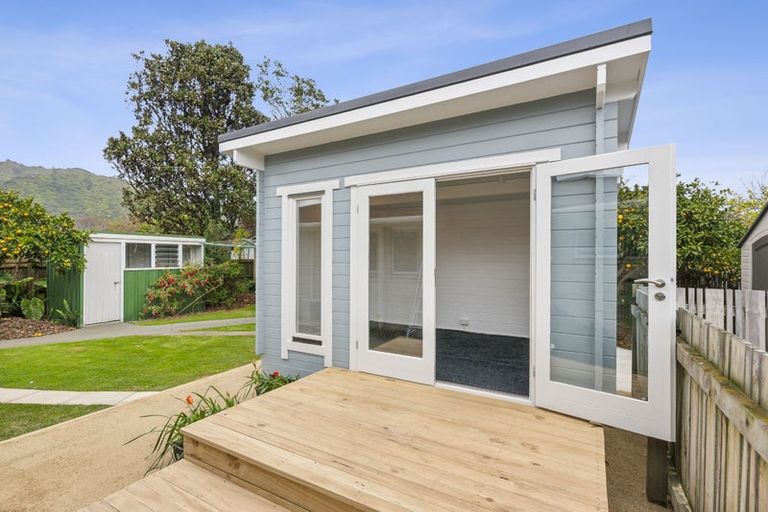 Photo of property in 18a Rewarewa Crescent, Waikanae, 5036