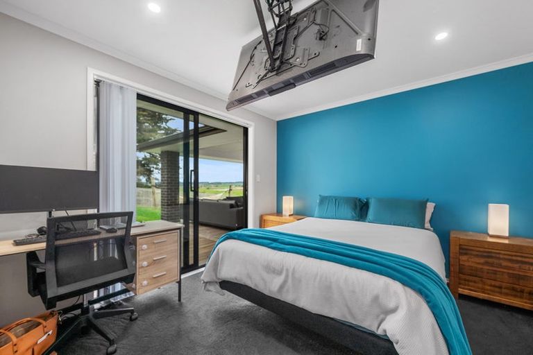 Photo of property in 19 Kawariki Road, Helensville, 0800