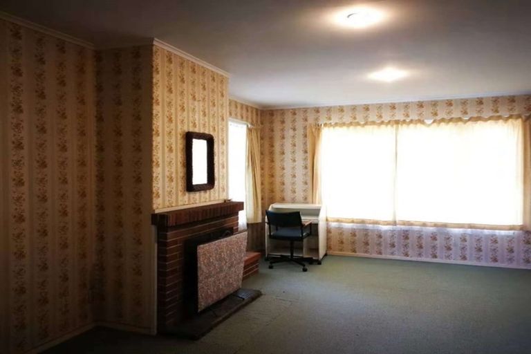 Photo of property in 16 Larnoch Road, Henderson, Auckland, 0610