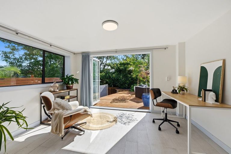 Photo of property in 1/149 Eskdale Road, Birkdale, Auckland, 0626