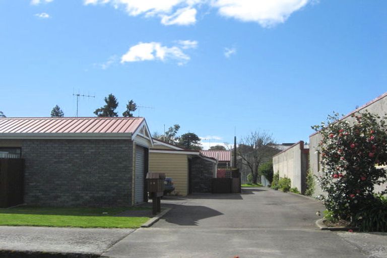 Photo of property in 24 Ruataniwha Street, Waipawa, 4210