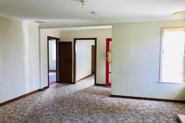 Photo of property in 1/15 Newington Road, Henderson, Auckland, 0612