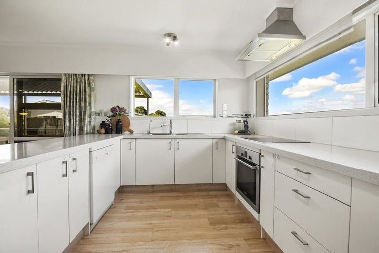 Photo of property in 1/3 Hall Road, Glenfield, Auckland, 0629