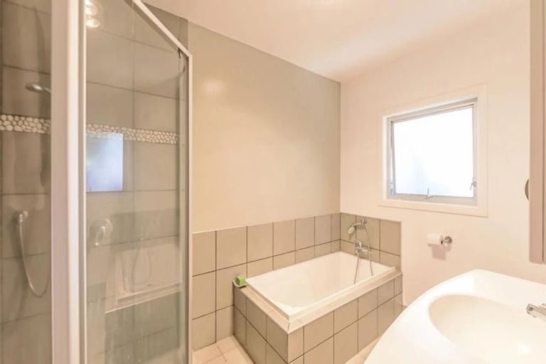 Photo of property in 1/16 Puriri Avenue, Greenlane, Auckland, 1051