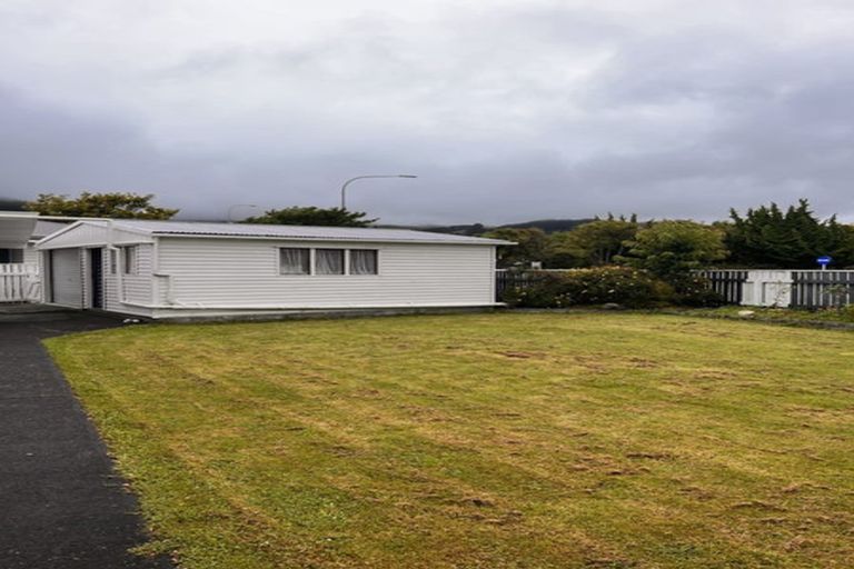 Photo of property in 11 Linden Avenue, Tawa, Wellington, 5028