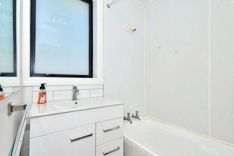 Photo of property in 4 Kohekohe Street, Meremere, Mercer, 2474