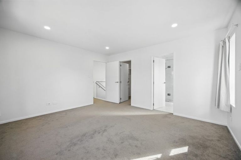 Photo of property in 43a Fitzherbert Avenue, West Harbour, Auckland, 0618