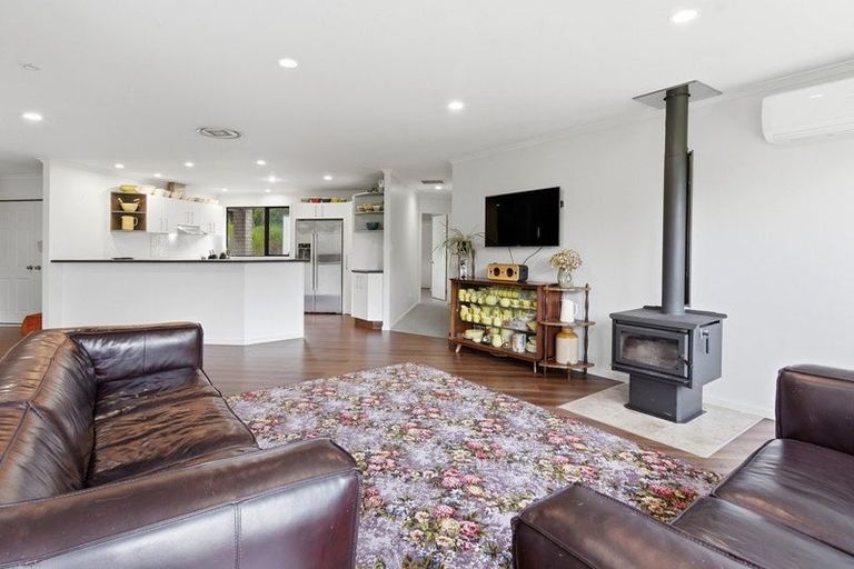 Photo of property in 17 Terry Smyth Drive, Kumeu, 0892
