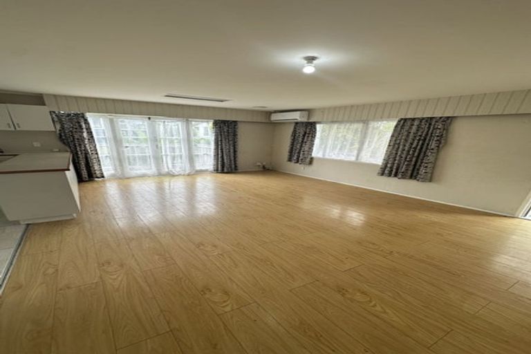 Photo of property in 1/3 Forsythe Place, Massey, Auckland, 0614