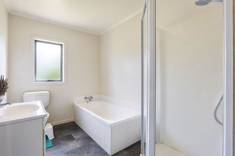 Photo of property in 6 Corsair Place, Melville, Hamilton, 3206