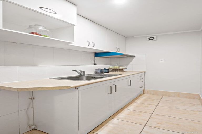 Photo of property in 7 Beverly Place, New Lynn, Auckland, 0600