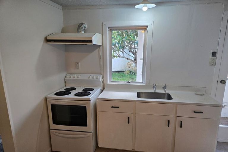 Photo of property in 9 Witham Street, Island Bay, Wellington, 6023