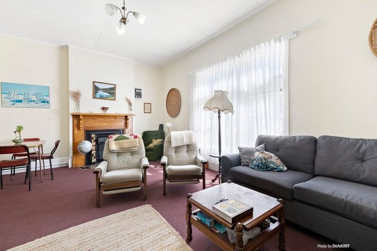 Photo of property in 213 The Parade, Island Bay, Wellington, 6023