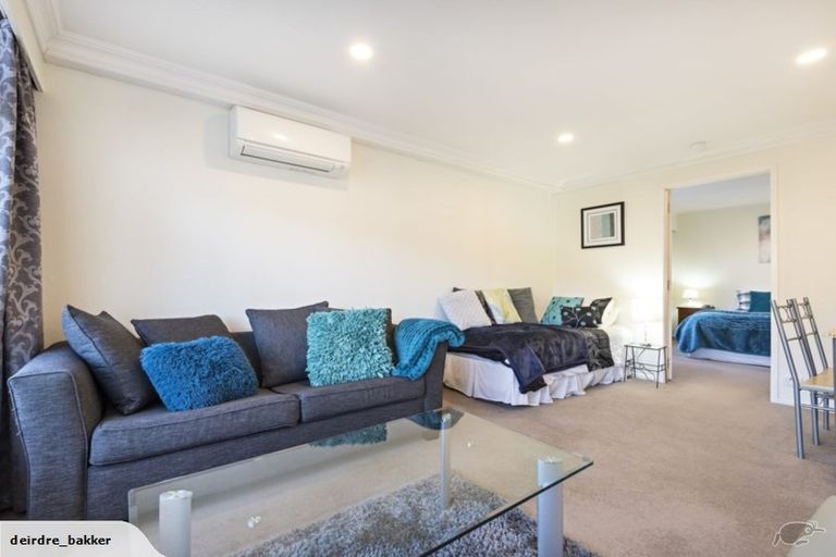Photo of property in 2 Kopiko Way, Brooklyn, Wellington, 6021
