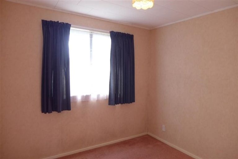 Photo of property in 18 Glen Close, Glen Eden, Auckland, 0602