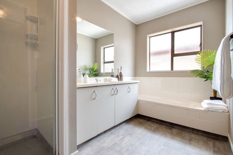 Photo of property in 1/52 Avondale Road, Taradale, Napier, 4112