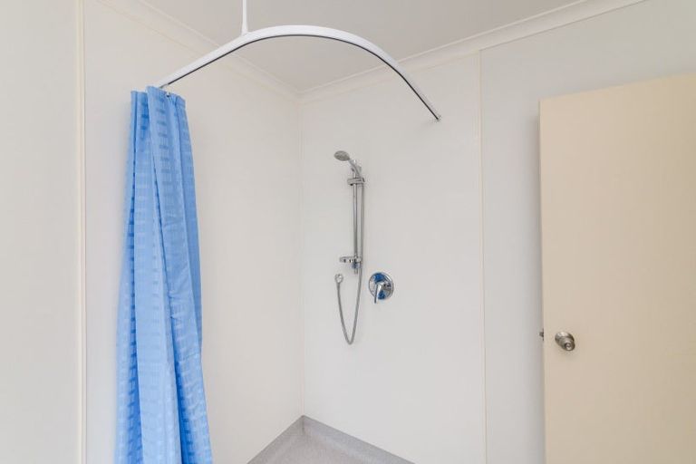 Photo of property in 5 Daniel Place, Kelvin Grove, Palmerston North, 4414