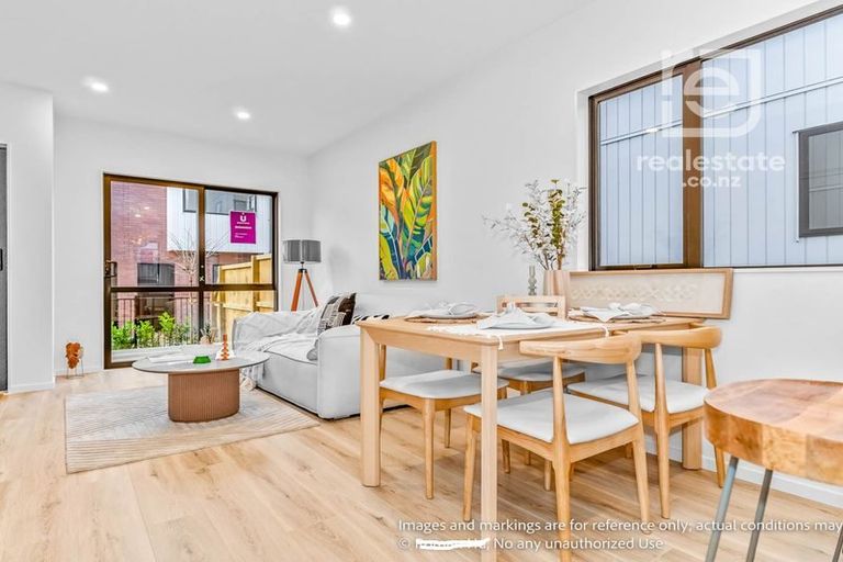 Photo of property in 17 Paetai Lane, Te Atatu Peninsula, 0610