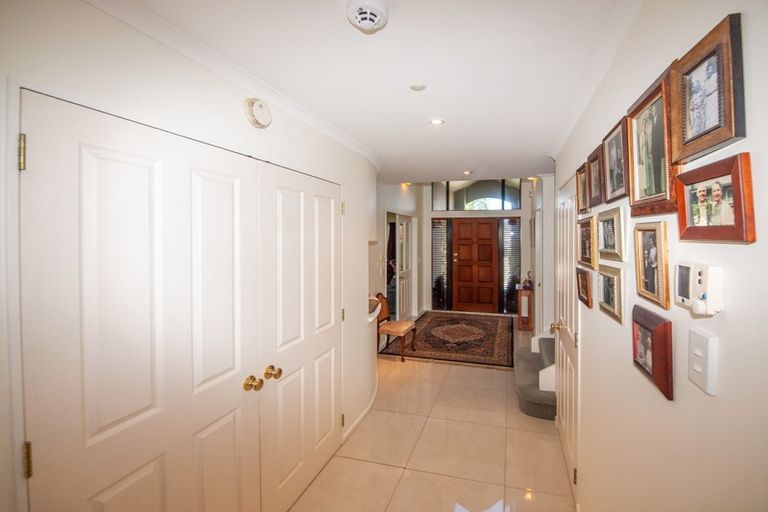 Photo of property in 6 Derry Hill, Churton Park, Wellington, 6037